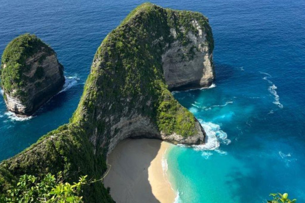 enjoy scenic routes in Bali with travel gen