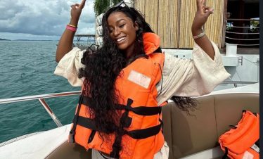 yona beach boat ride