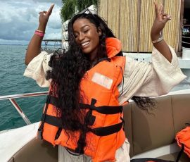 yona beach boat ride