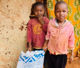 travel gen kids with a bag