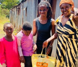 travel gen gives back with kids and mom